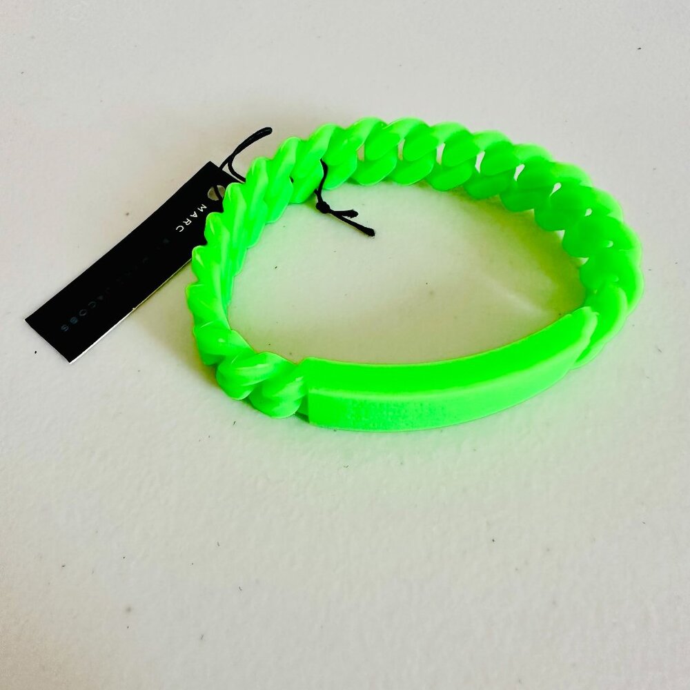 MARC BY MARC JACOBS TOUCAN GREEN SILICON CHAIN LINK ENGRAVED BAR BRACELET $28
